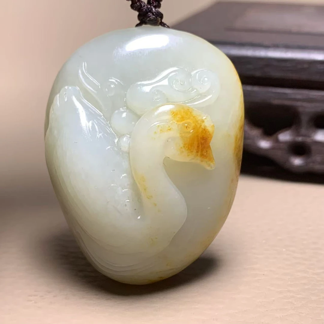 D698海川拍卖和田玉吊坠