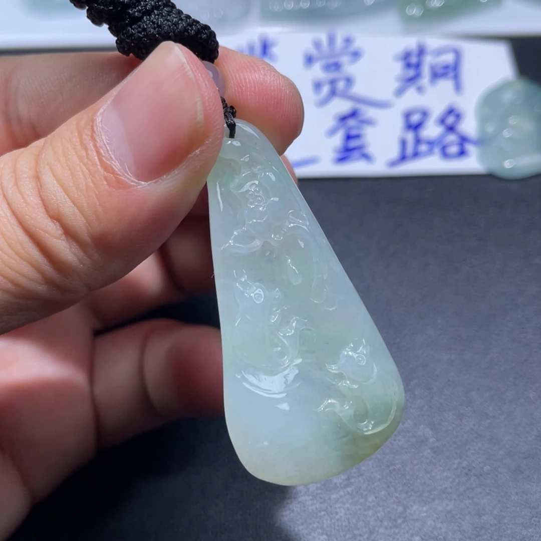 颈饰未镶嵌翡翠…………