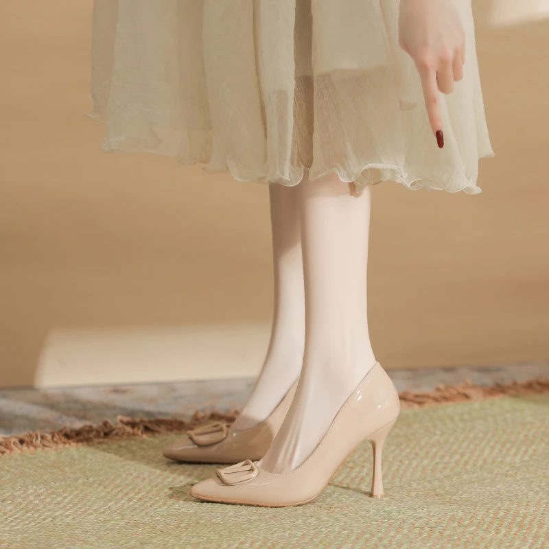 法式漆皮V扣高跟鞋女2025新款爆款5公分细跟脚宽脚肥裸色大码单鞋