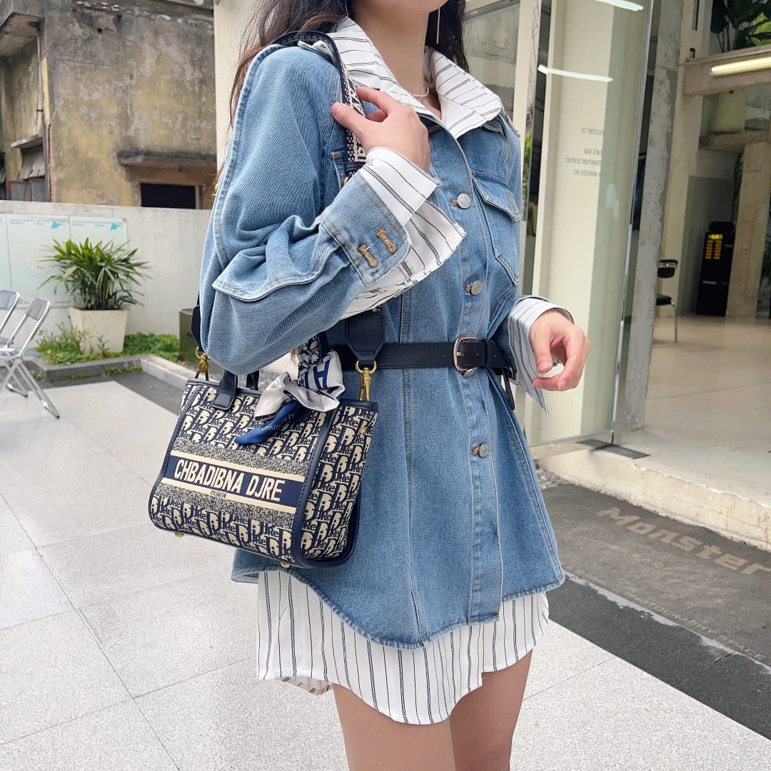 Djre「正品现货」奢品定制蓝色时尚女士单肩斜跨菜篮子女包