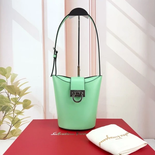 95新/菲拉格慕/包包/市场价18000/250307CZ0032