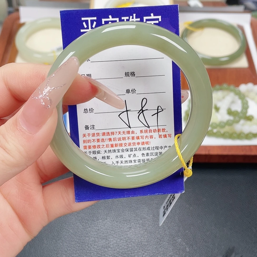 和田玉未镶嵌手镯