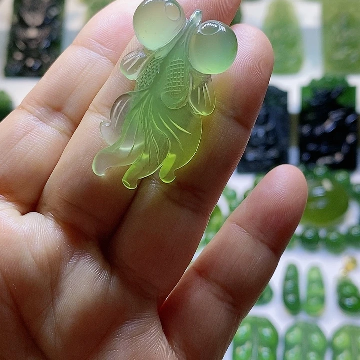 蛇纹石玉颈饰未镶嵌