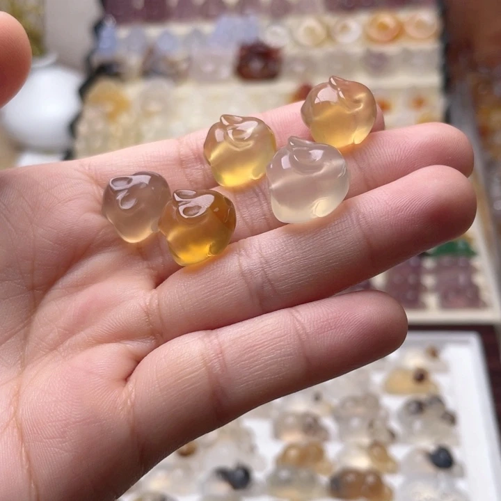 玛瑙/玉髓未镶嵌玛瑙兔子
