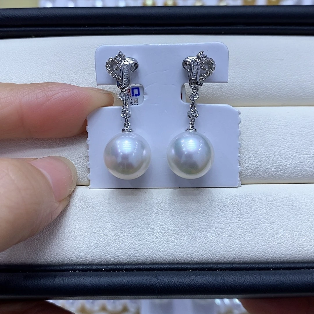 ****海水珍珠耳饰18K金镶嵌近12点位澳白