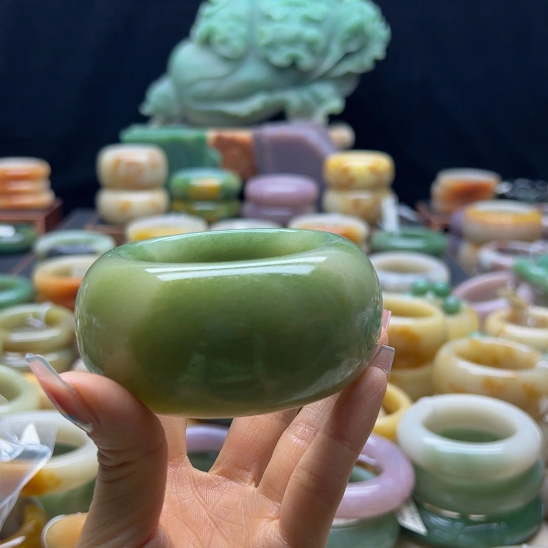 石英质玉未镶嵌手镯浅**然