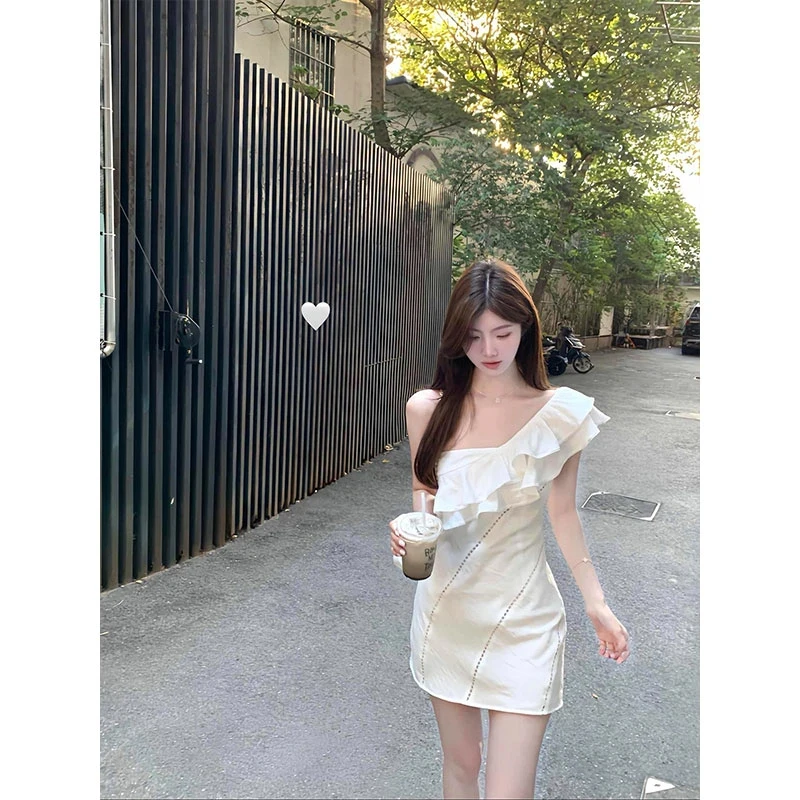 【 美女氛围感】斜肩荷叶边连衣裙女夏新款海边度假风修身显瘦裙子