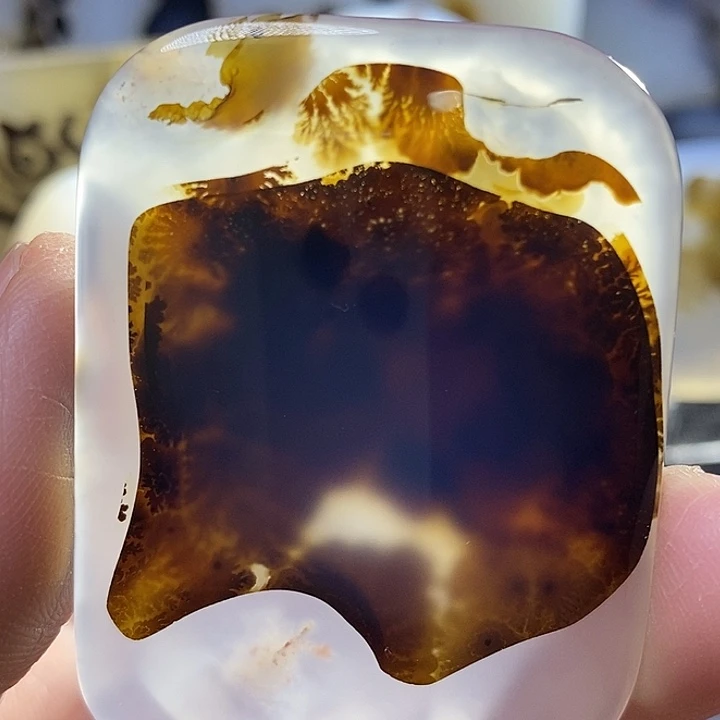 未镶嵌颈饰玛瑙/玉髓名*