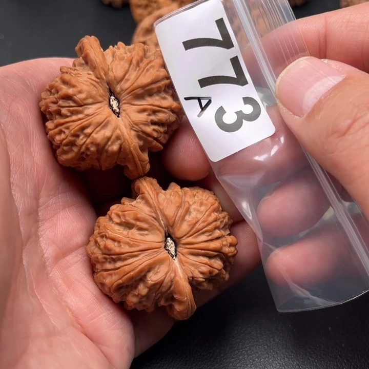 桃核把件麒麟王42。