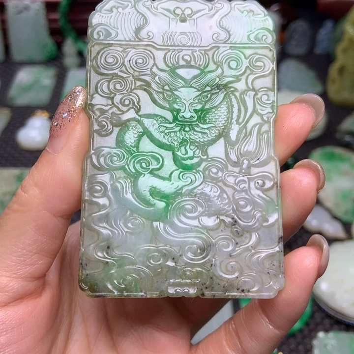 翡翠未镶嵌挂件清