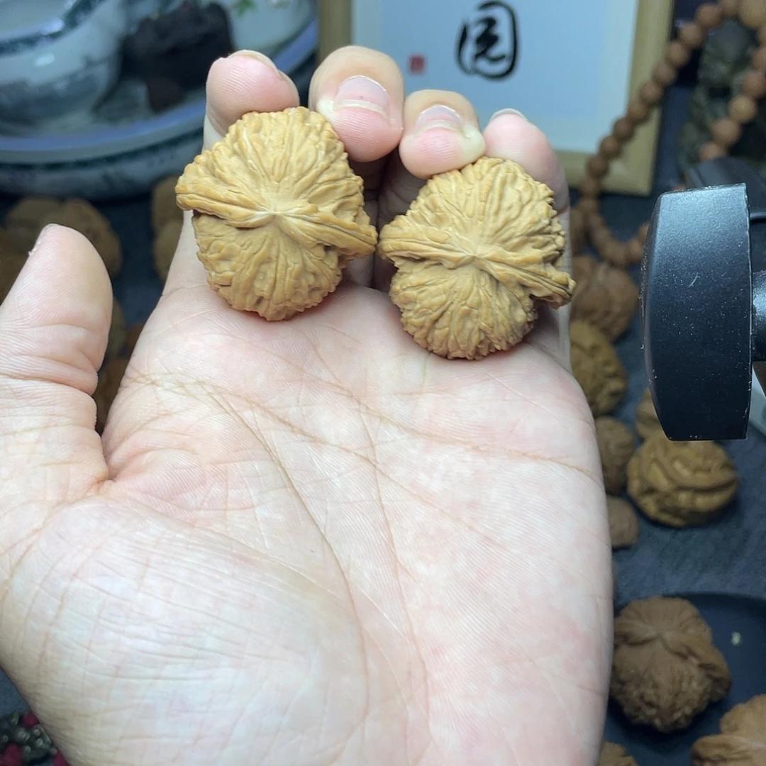 粘***狗吊坠文玩核桃白狮子