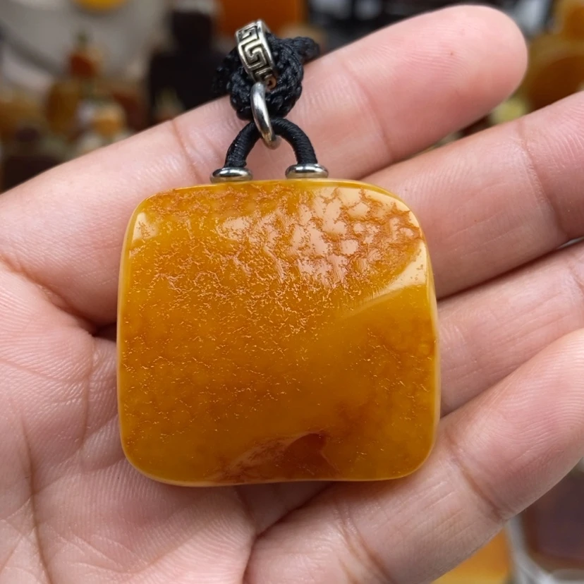 【闪购商品】琥珀颈饰未镶嵌