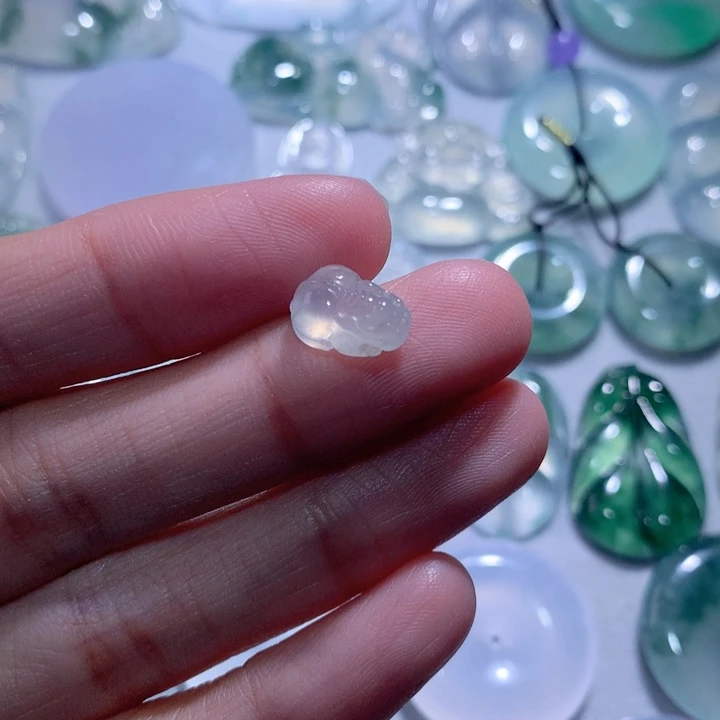 翡翠颈饰未镶嵌貔貅