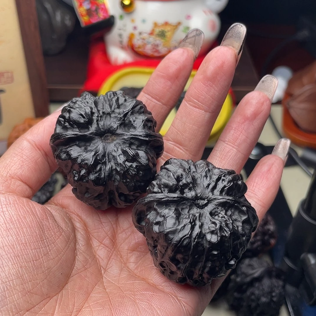 文玩核桃吊坠何*为镶嵌蛤蟆