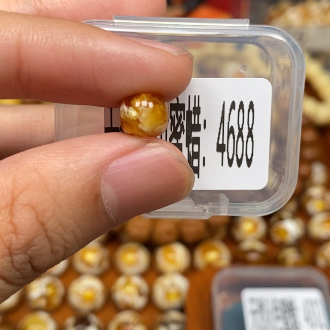 蜜蜡未镶嵌珠宝奇石4688