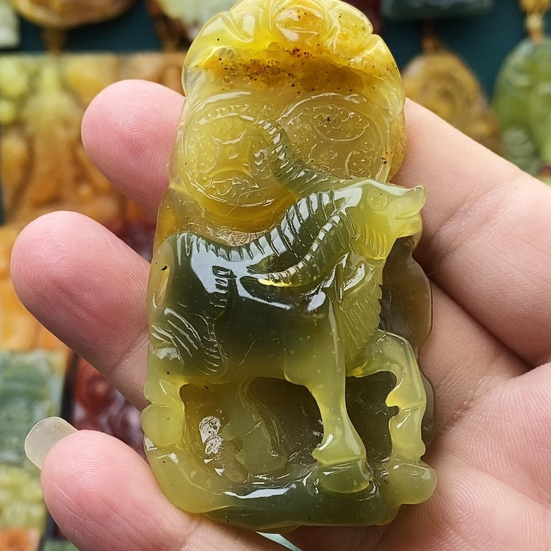 蛇纹石玉未镶嵌颈饰