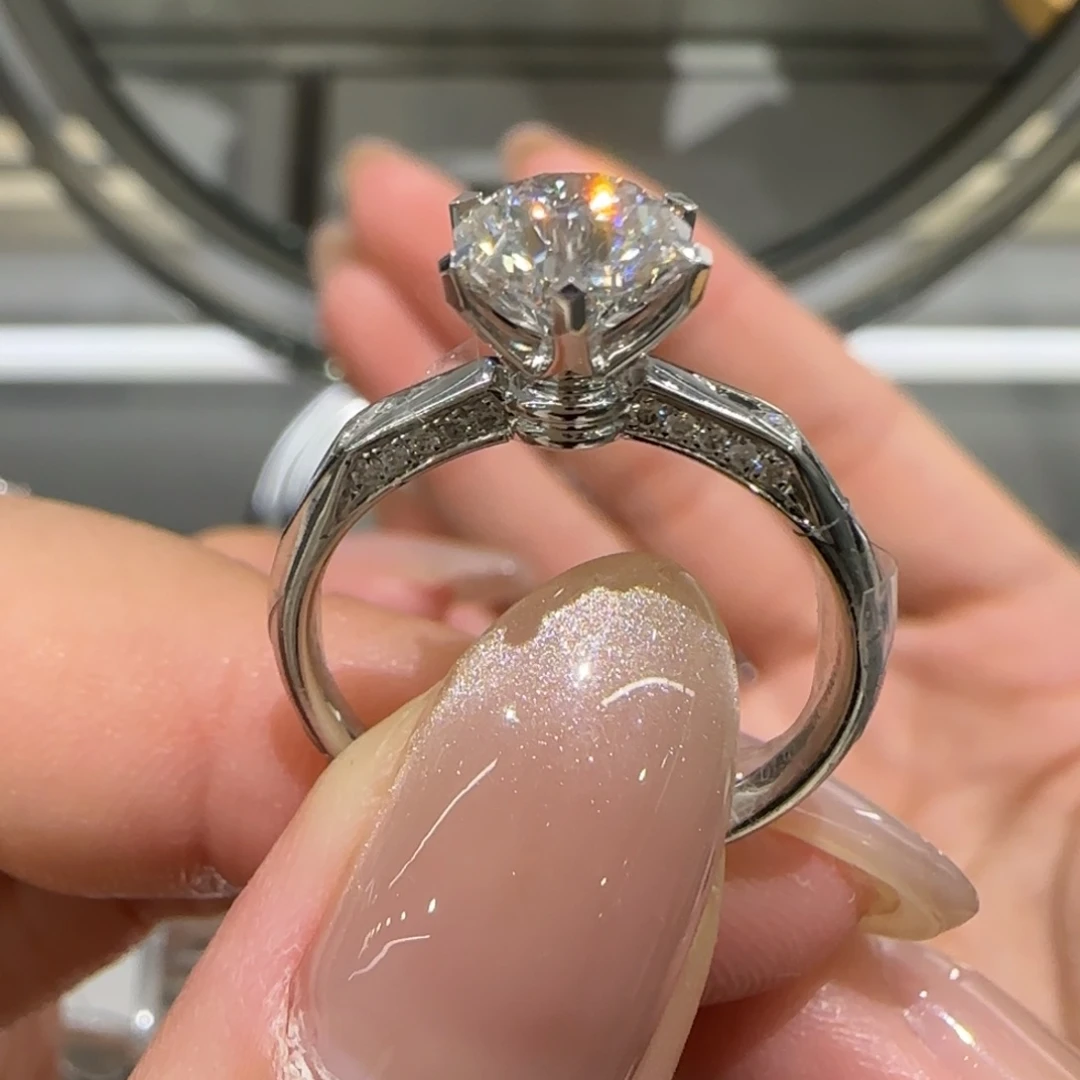 18K金镶嵌实验室培育钻石带钻六爪1卡