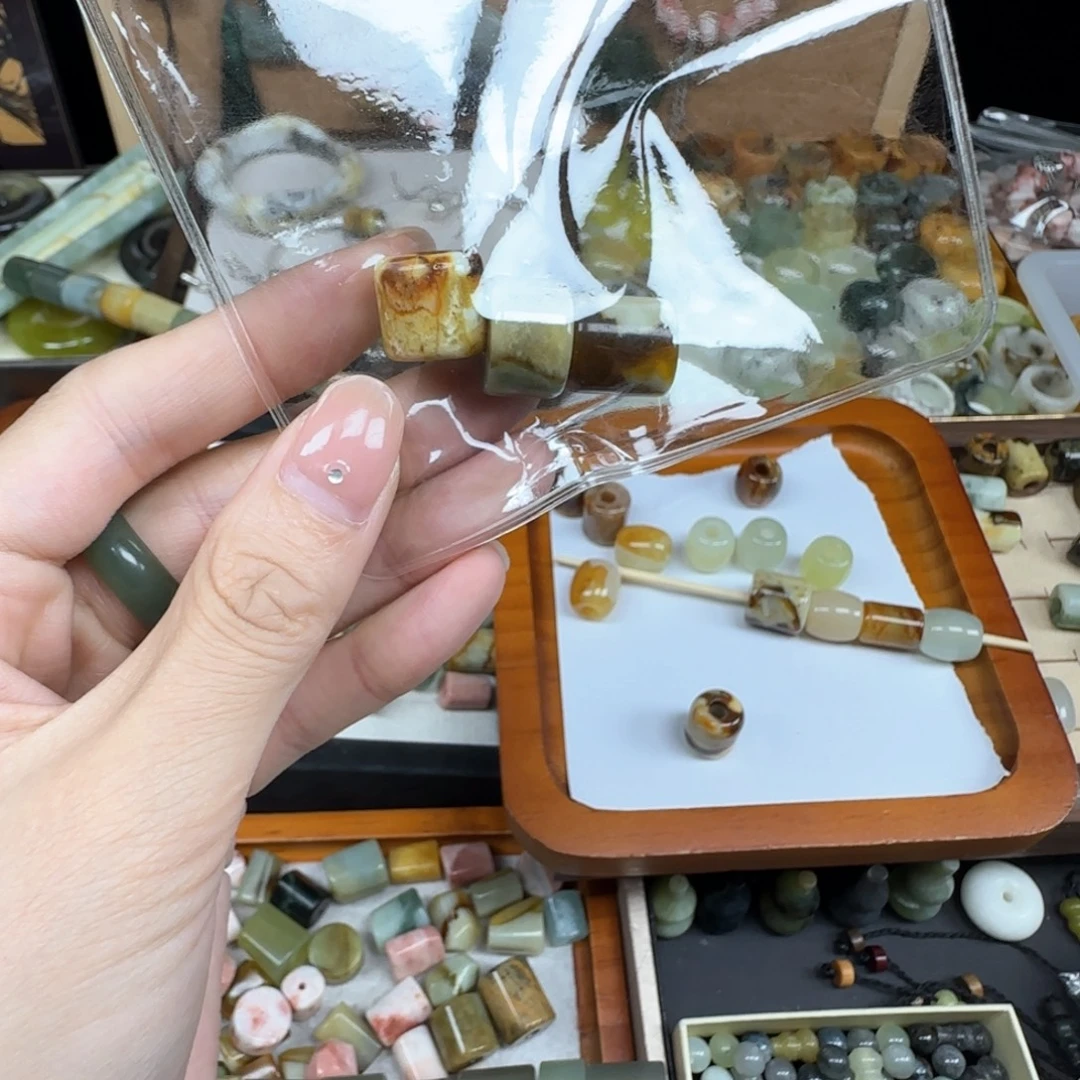 冯****未镶嵌岫玉岫玉戒指搭配
