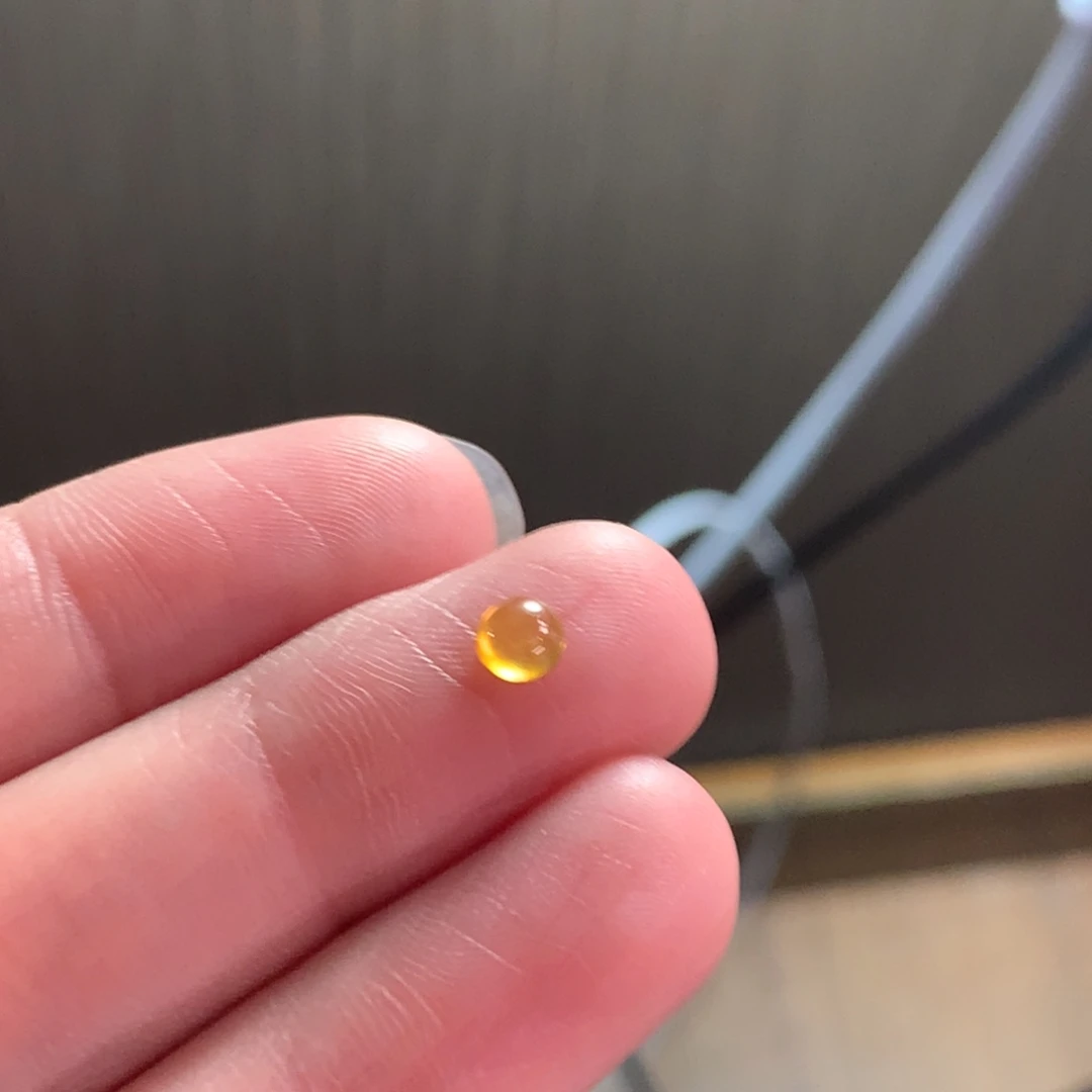 翡翠未镶嵌颈饰玻璃黄蛋