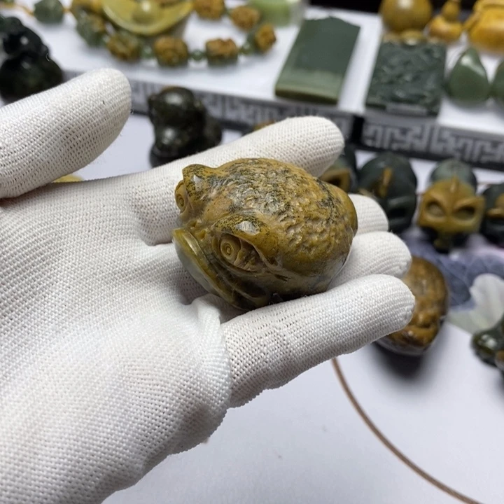 岫岩河磨玉（透闪石质玉）手把未镶嵌小**光