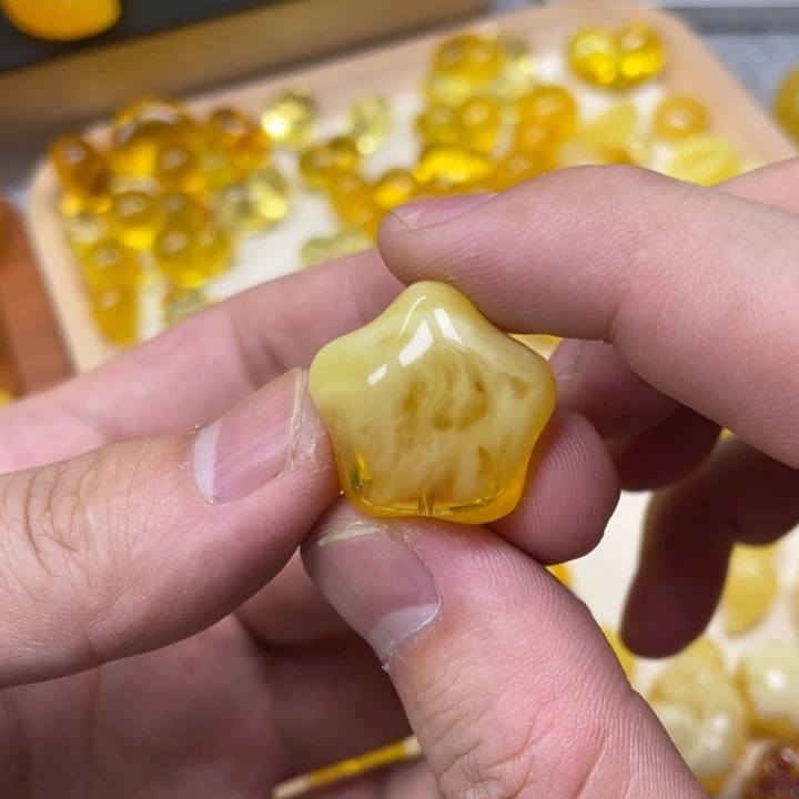 琥珀未镶嵌珠宝奇石