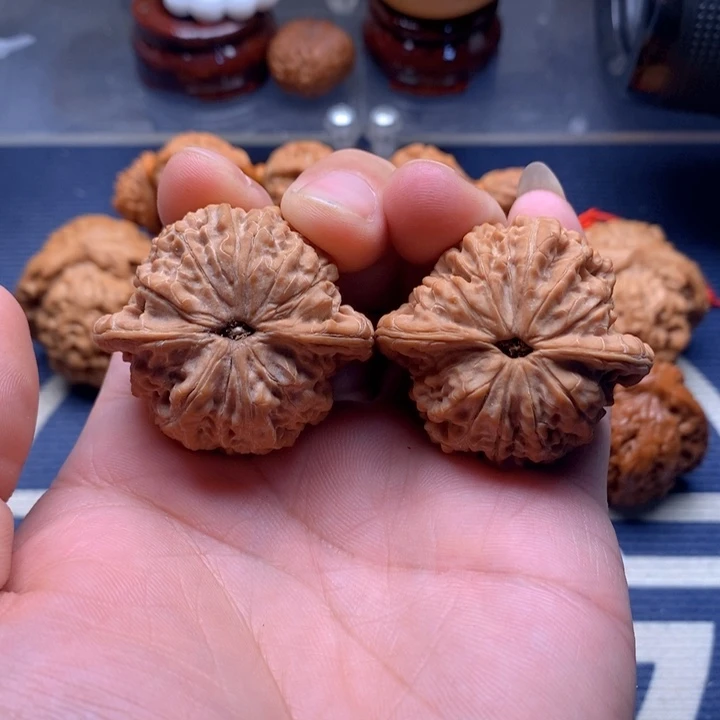 吊坠文玩核桃美****仪血麒麟