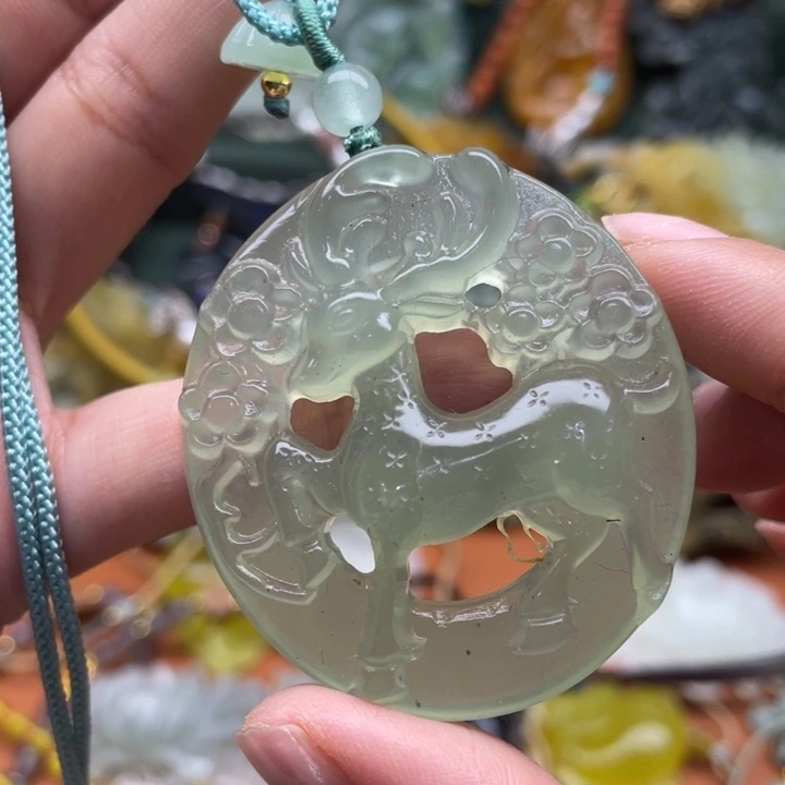 蛇纹石玉未镶嵌吊坠