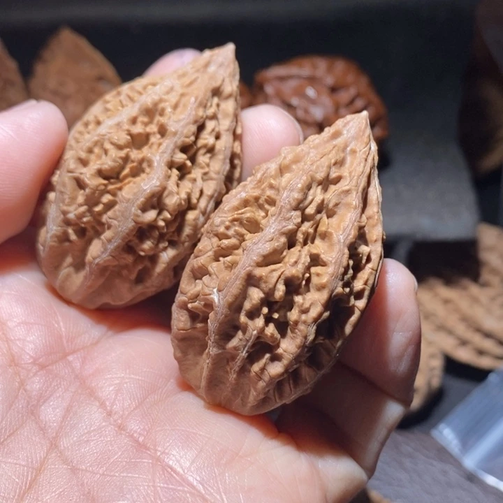 文玩核桃把件呵*东北楸子40