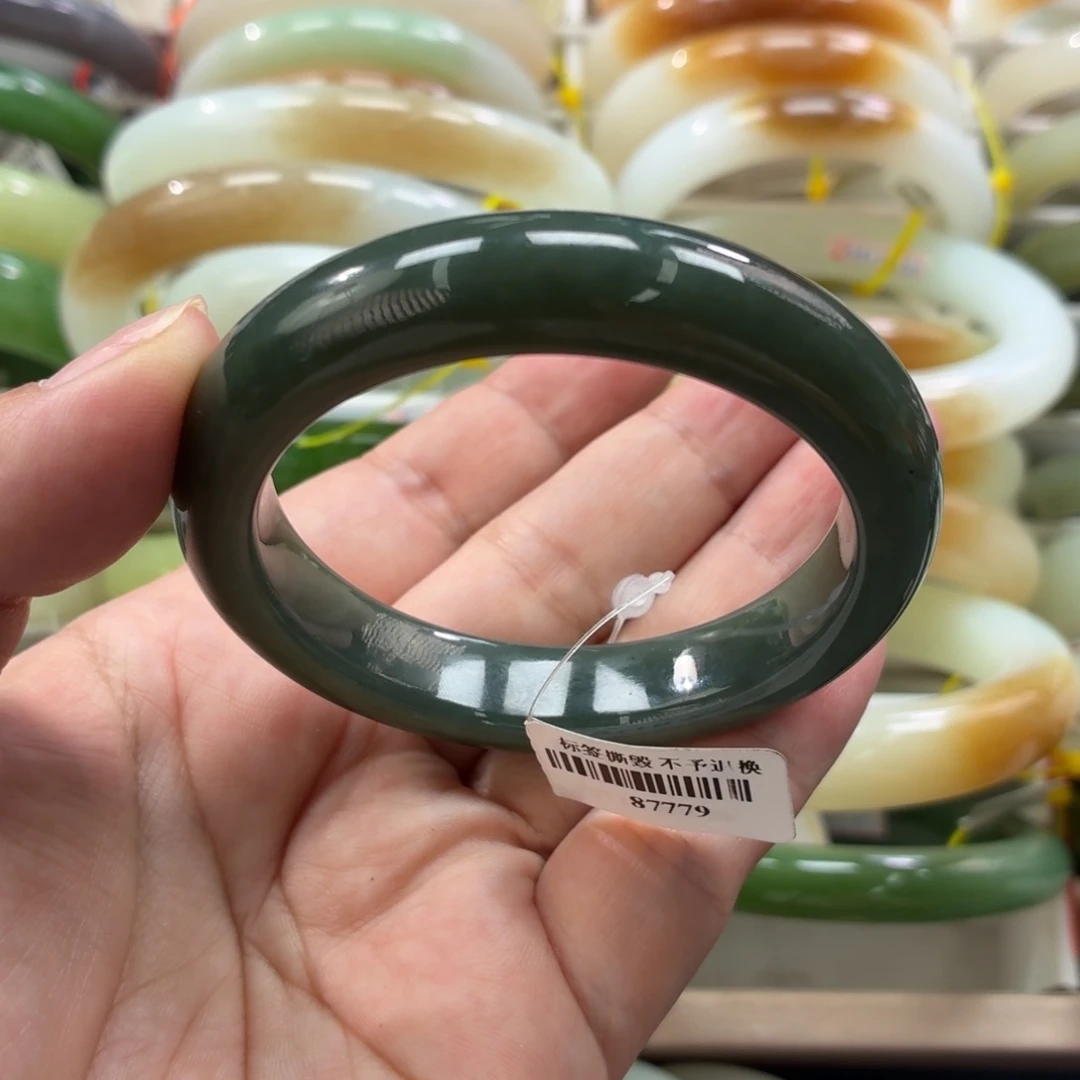 星***灯和田玉手镯未镶嵌