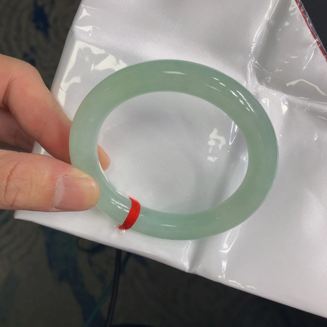 翡翠手镯（圆镯）未镶嵌翡翠