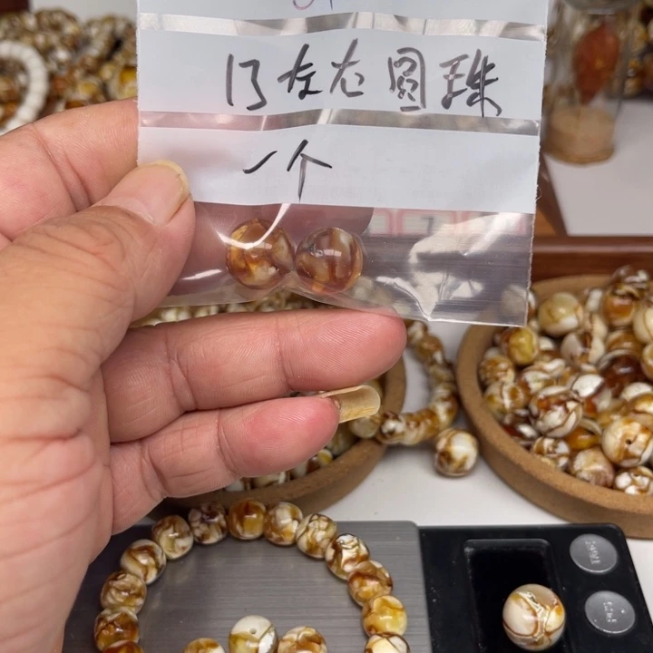 未镶嵌琥珀裸石61号