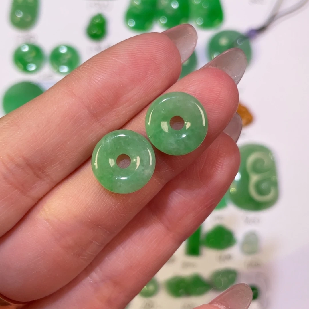 翡翠未镶嵌颈饰裸石