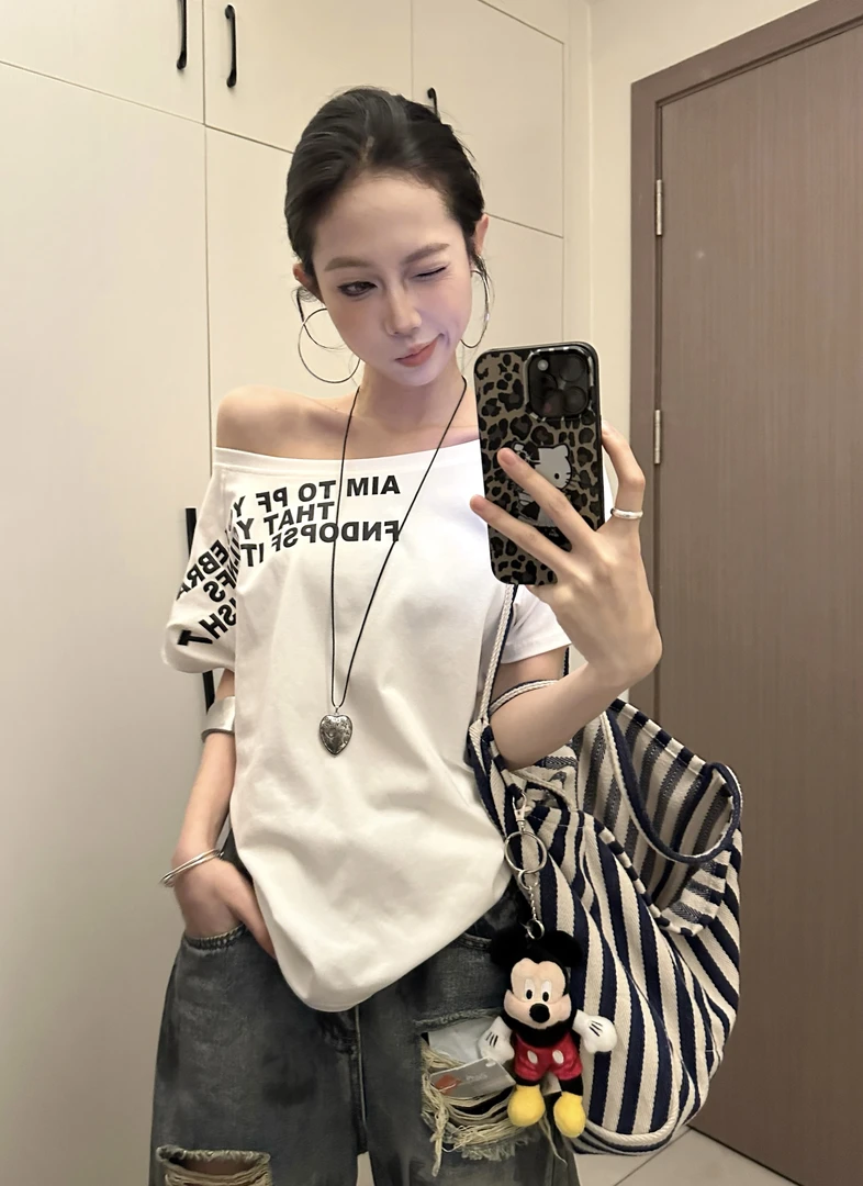 一字肩上衣斜肩短袖T恤女大码中长款撞色字母前后印花露肩设计感