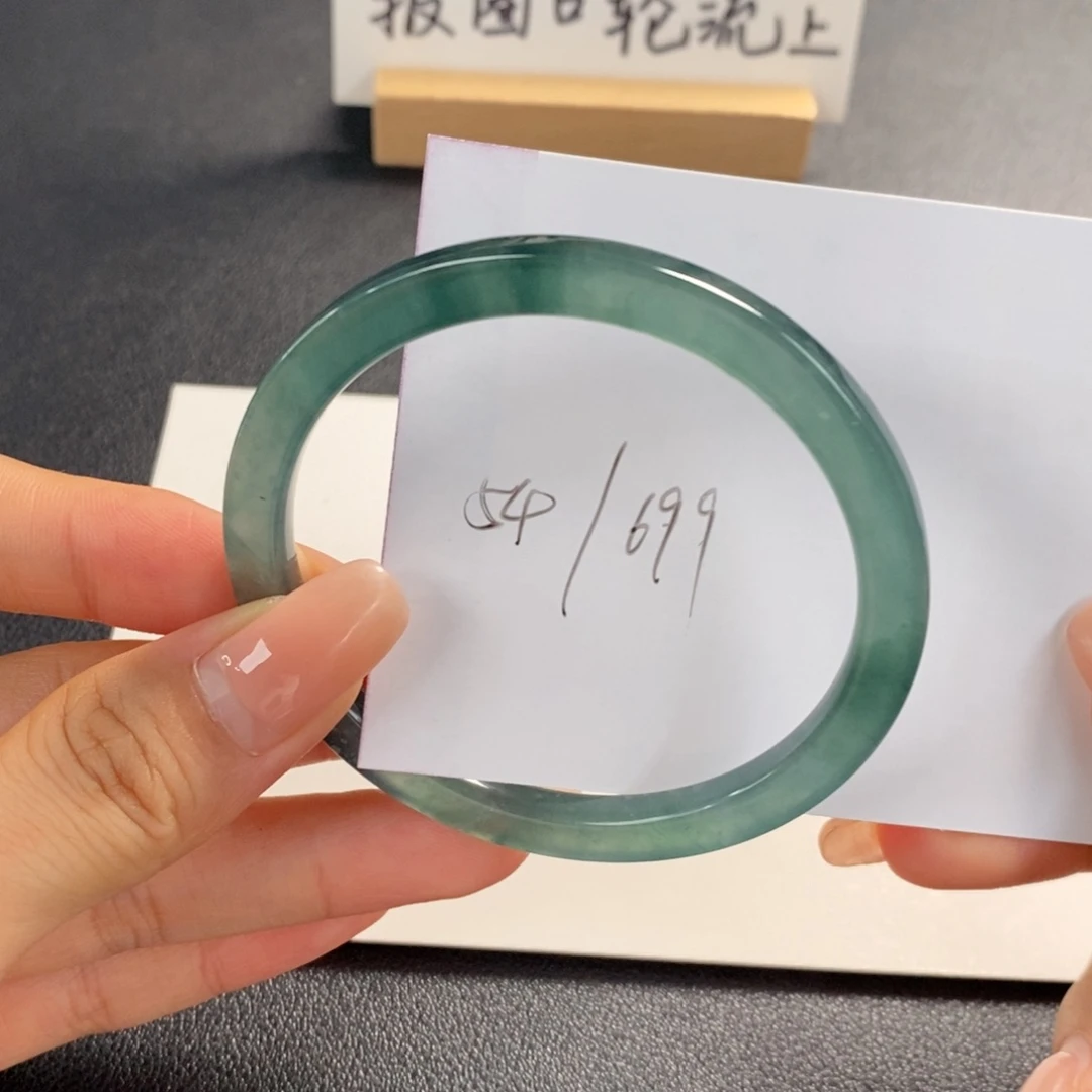 翡翠手镯未镶嵌天然翡翠