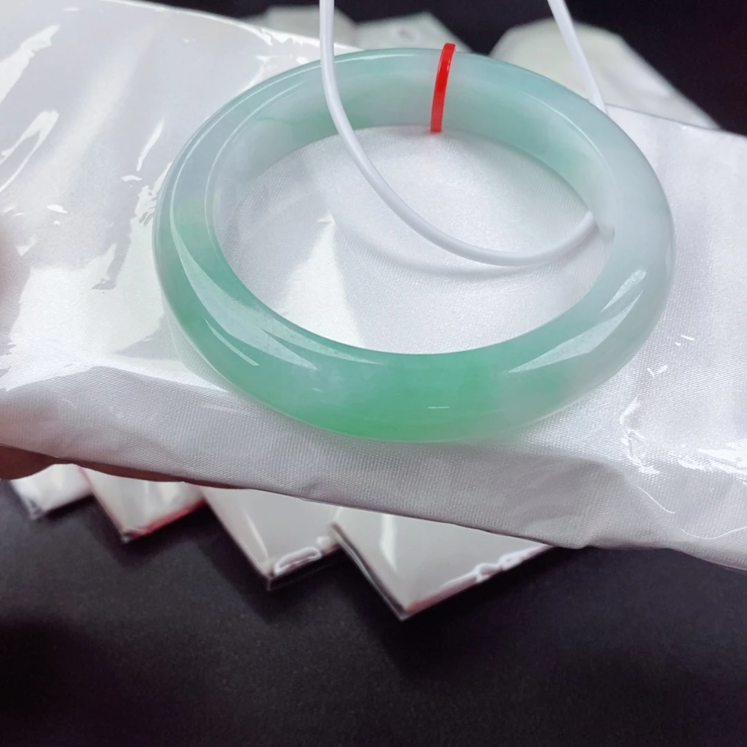 翡翠手镯未镶嵌正圈57瑕疵漏25096