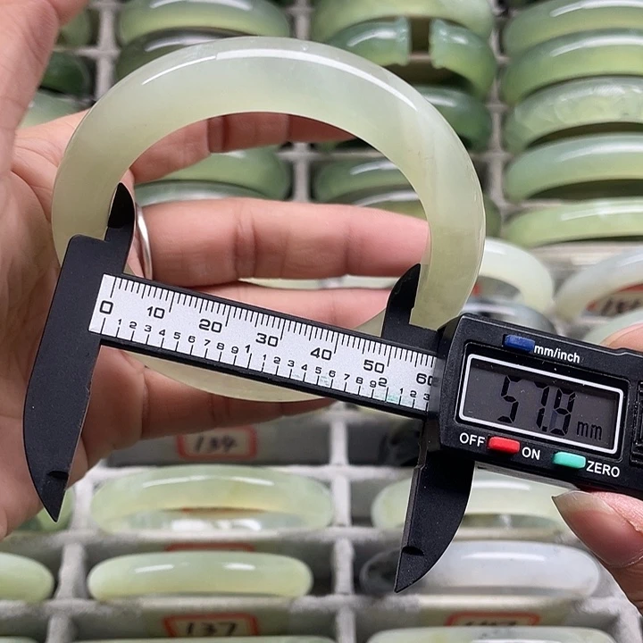 蛇纹石玉未镶嵌手镯134