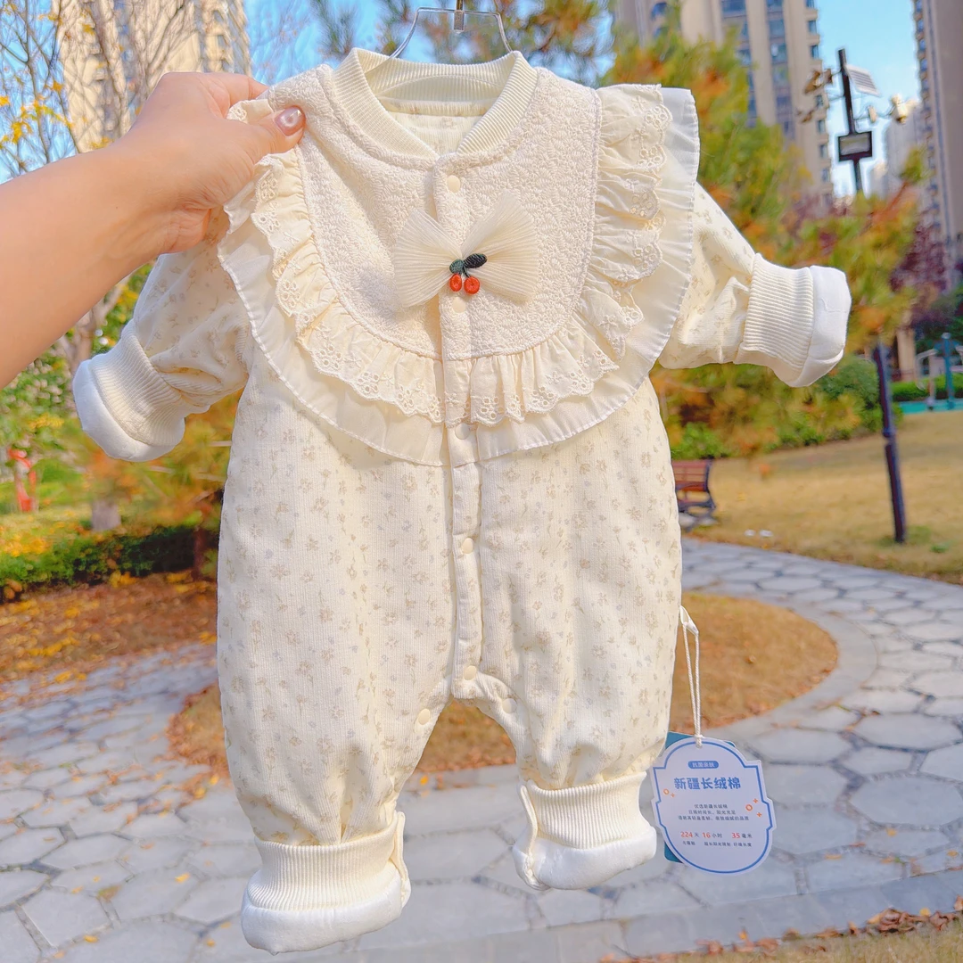 婴儿冬季夹棉连体衣加厚女宝宝衣服秋冬款新生儿可爱保暖棉服哈衣