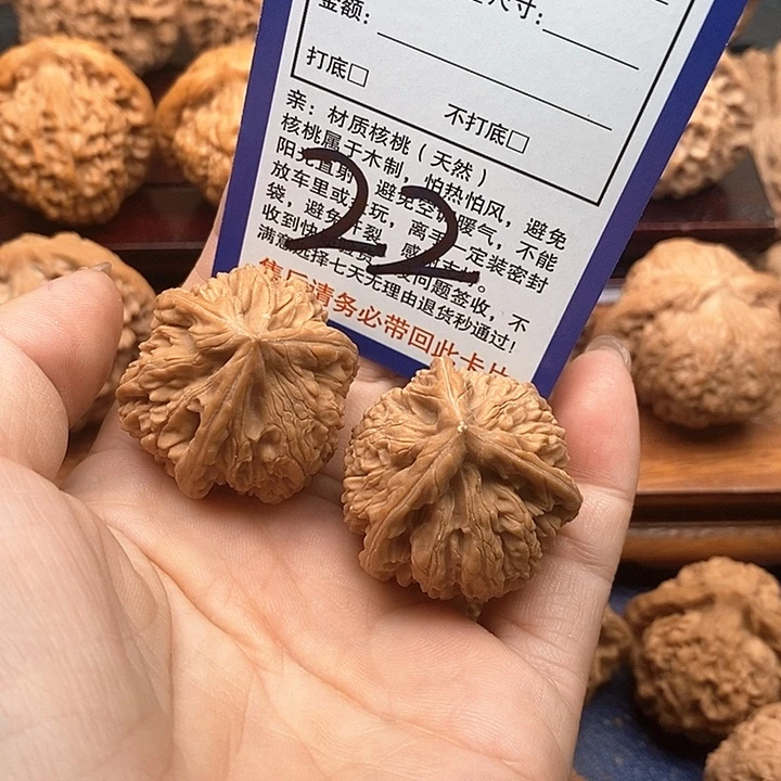 桃核吊坠三棱狮子33
