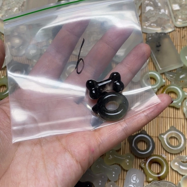 蛇纹石玉颈饰未镶嵌冬***.