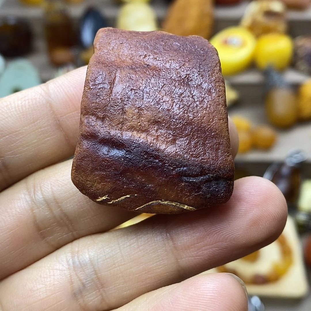 琥珀未镶嵌颈饰巧克力花蜡牌子