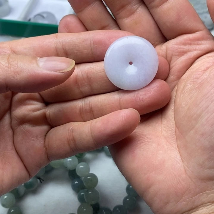 翡翠未镶嵌颈饰平安扣