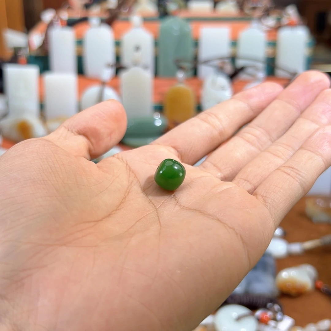 C***弋和田玉未镶嵌颈饰