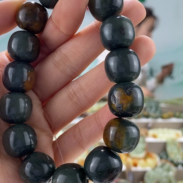 透闪石质玉手链未镶嵌有瑕，多样性随机发一串