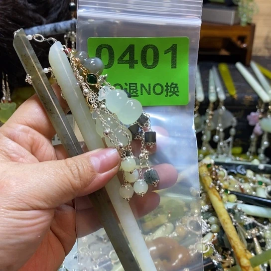 一***行蛇纹石玉未镶嵌发簪