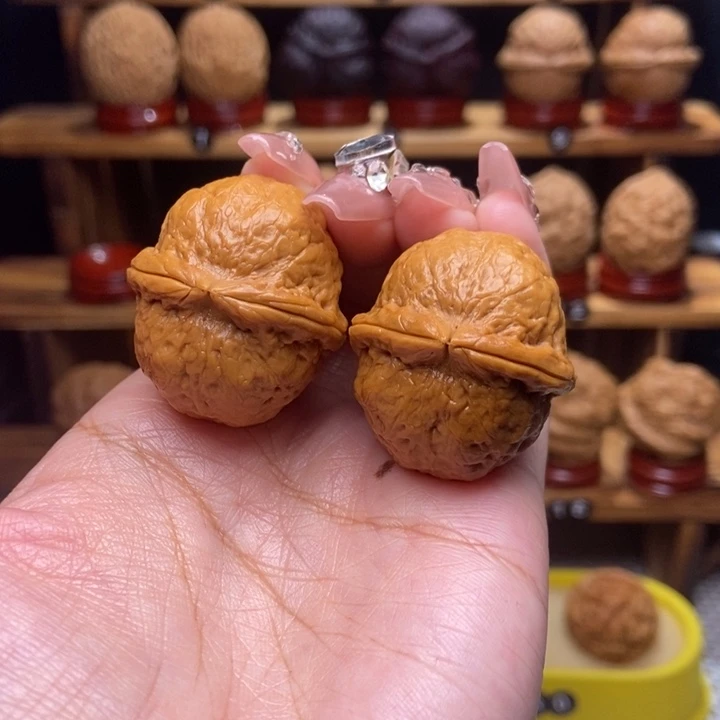 文玩核桃吊坠龙珠33