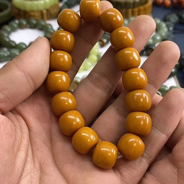 未镶嵌透闪石质玉珠宝奇石