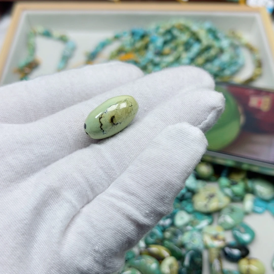 绿松石未镶嵌挂件