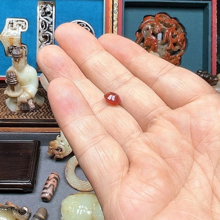 玛瑙/玉髓挂件未镶嵌烟**人