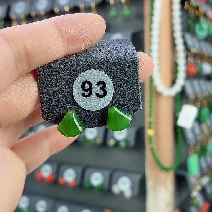 和田玉18K金镶嵌耳饰