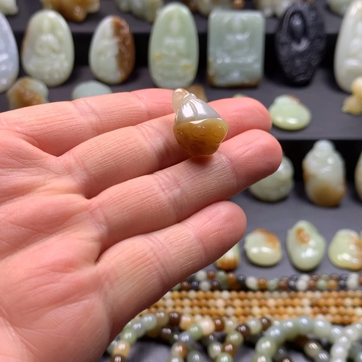 和田玉（糖玉）颈饰未镶嵌